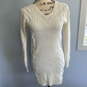 Hollister Cream V-Neck Sweater with Ribbed Texture